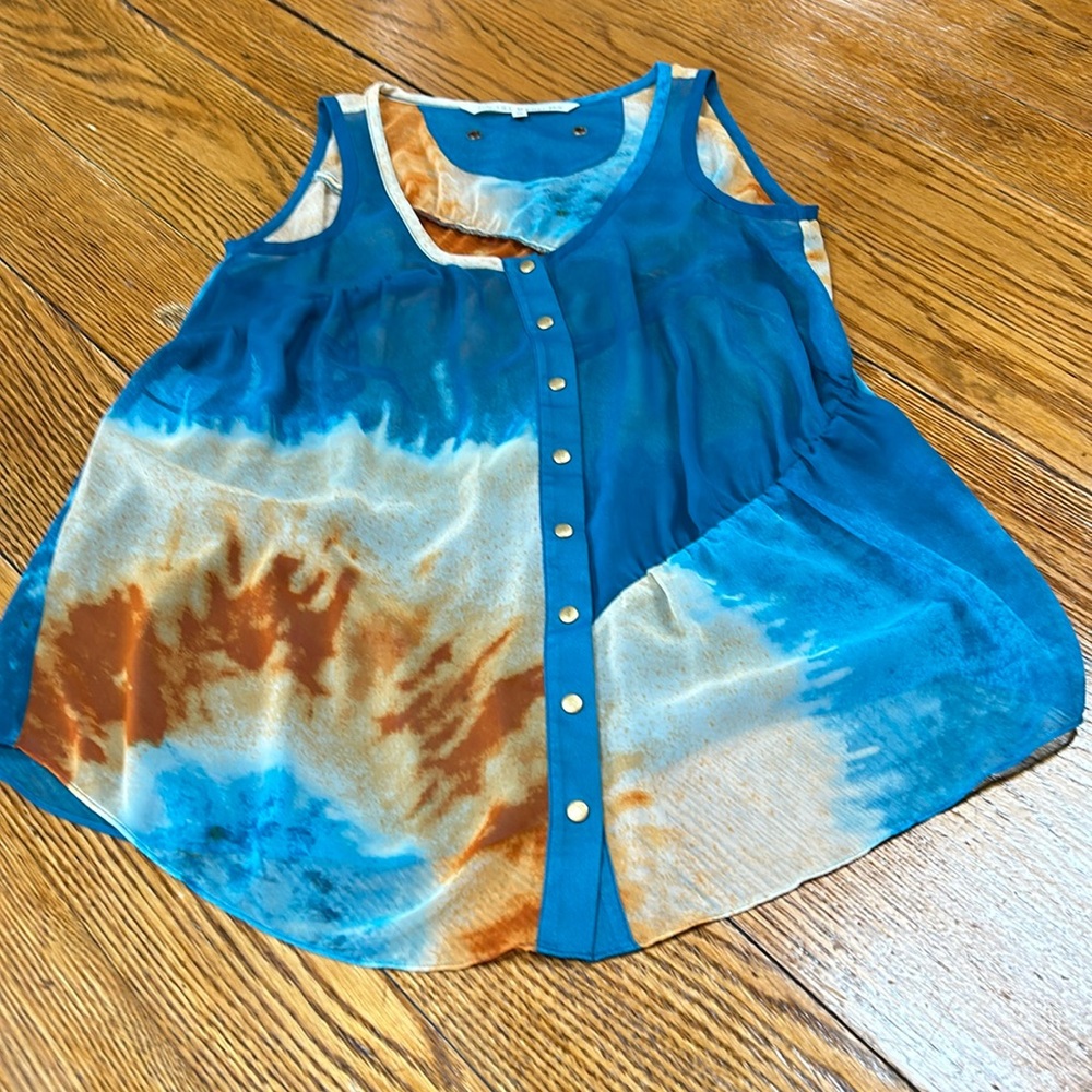 RACHEL Rachel Roy tie dye sheet top. Snap front. Blue & burnt orange. Size XS.